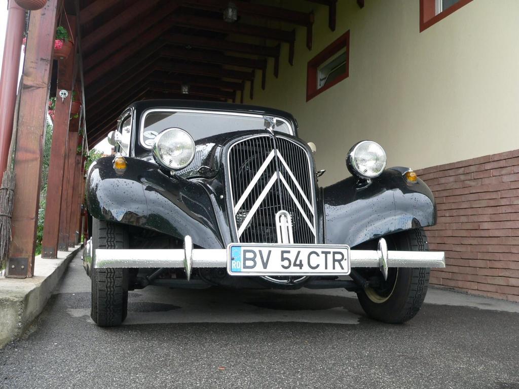 Vila Old Cars Крістіан Екстер'єр фото